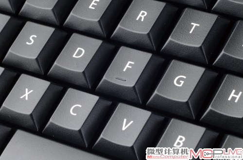 MX-Board 2.0加入了盲点的设计，相信盲打用户会喜欢。