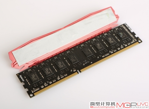 采用海力士30nm DDR3 1600颗粒，具备很强的超频潜力。